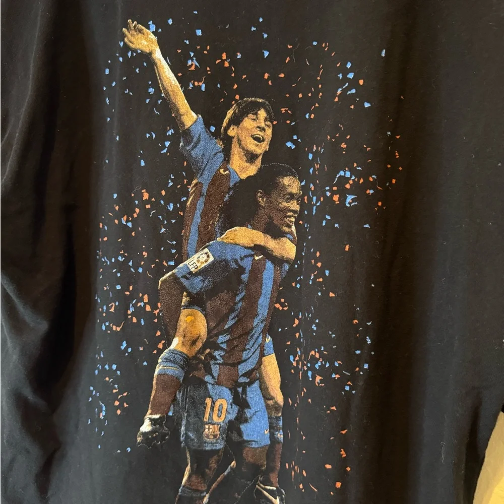 Barcelona Lionel Messi and Ronaldinho soccer Sergio Calabasas t shirt size‎ M